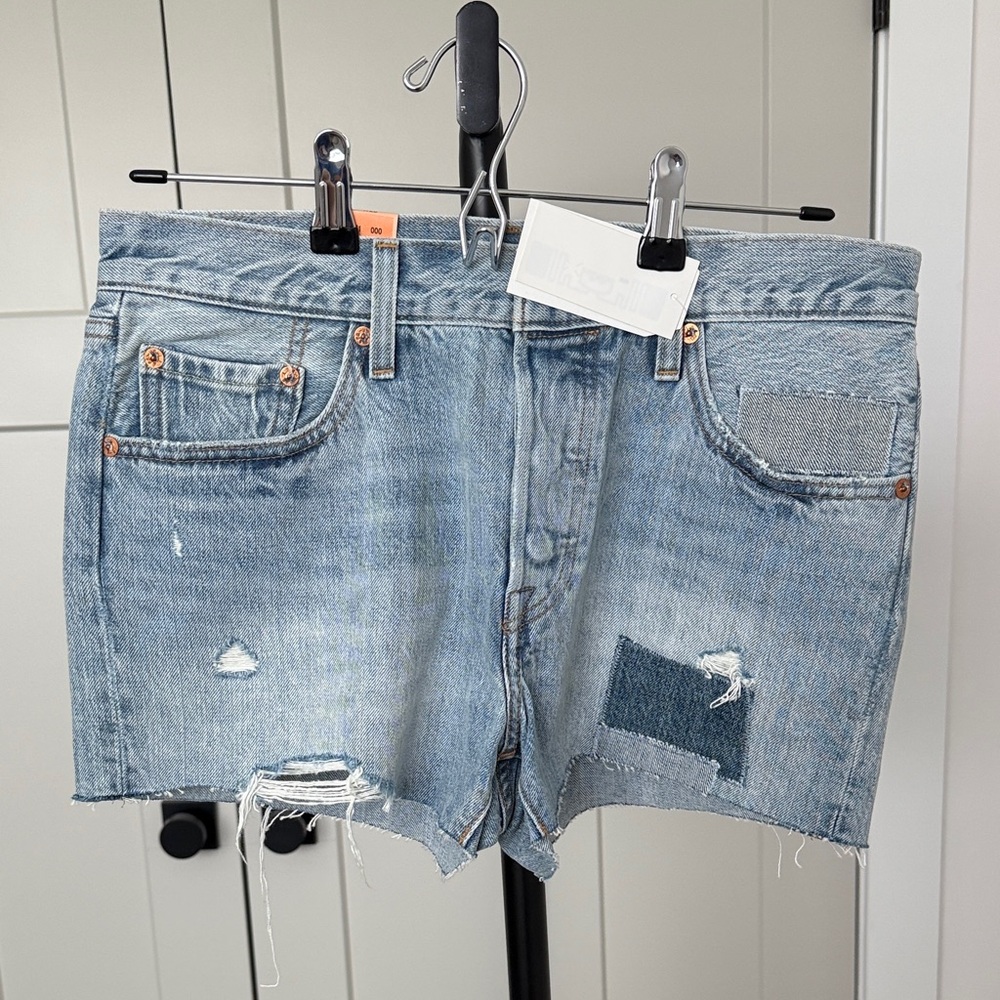 “LEVI’S” Distressed Classic 501 Denim Jean Shorts